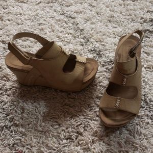 Pierre Dumas boutique wedges